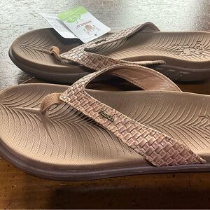 NWT ladies size 10.5 kuailu sandals